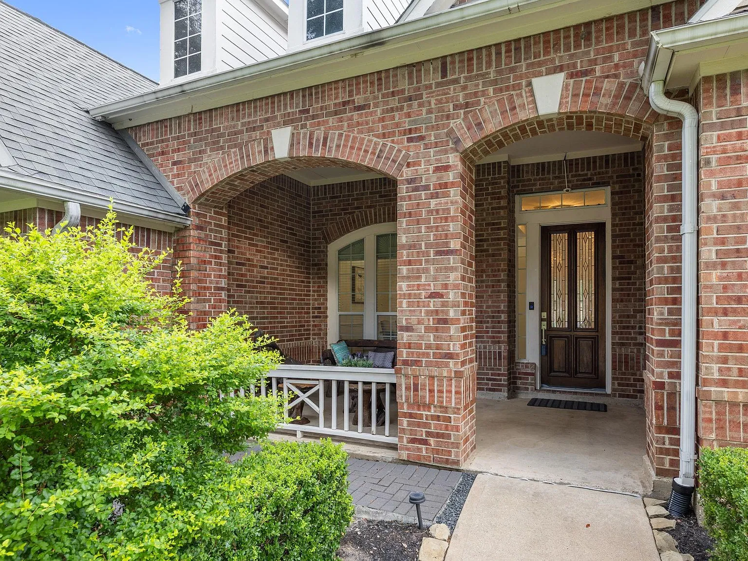 4 bed, 4.5 bath, 4249 sqft, $3,700 — Photo 3