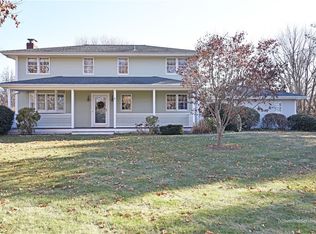 3 Circle Dr, Middletown, RI 02842