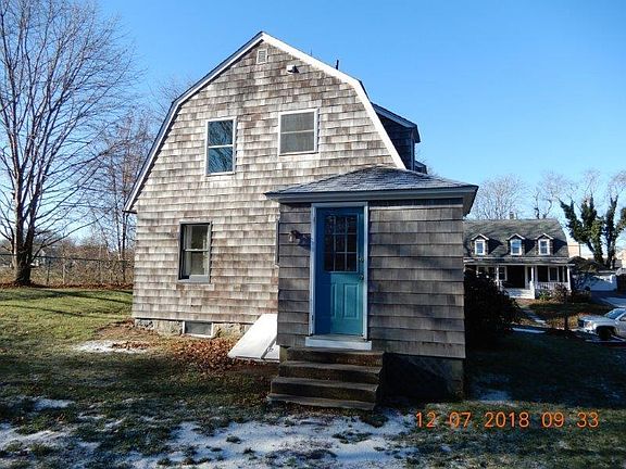 4th image of 40 Brown St
