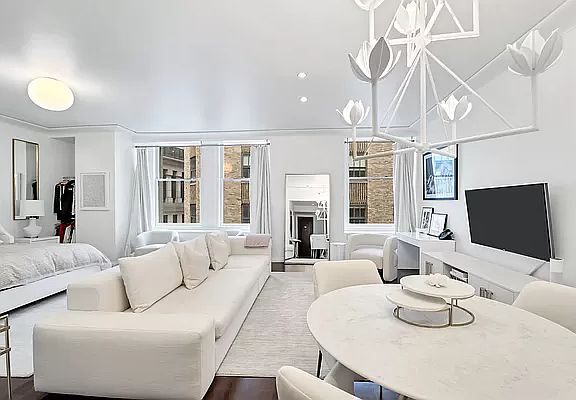3rd image of 55 Wall St APT 628