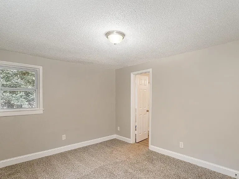 433 Greenwood Dr — Photo 10