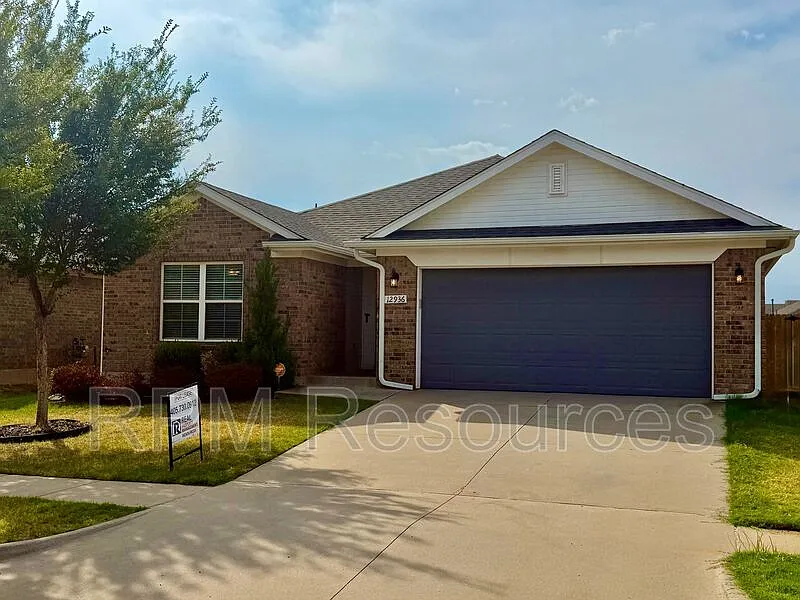 3 bed, 2.0 bath, 1291 sqft, $1,695 — Photo 4