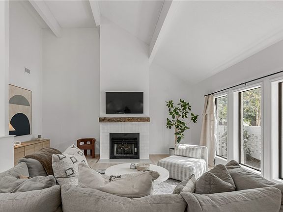 3rd image of 9407 Stonebridge (pvt) Dr