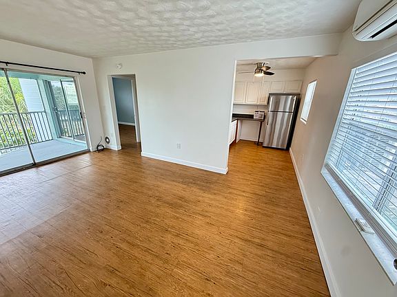 5th image of 141 California Ave #10