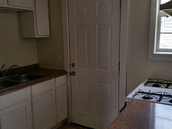 3rd image of 9567 Palm St