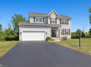 15 Logan Cir, Littlestown, PA 17340