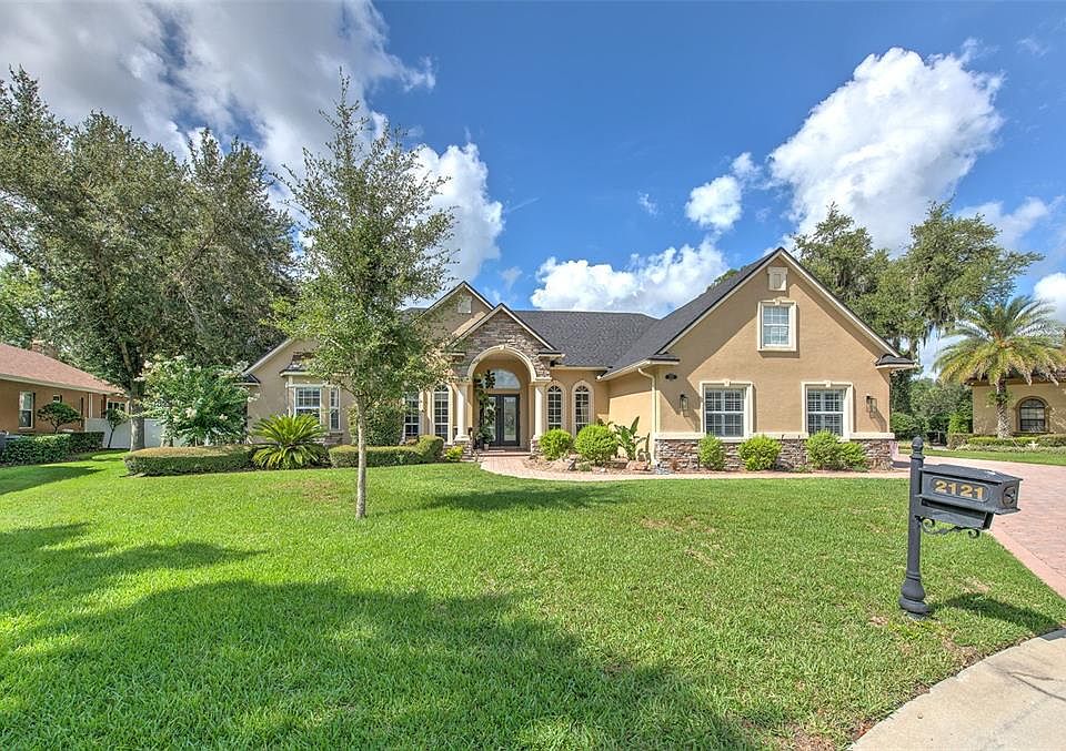 1st image of 2121 Southern Oaks Ln