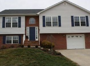 209 Rutledge Dr, Waynesboro, VA 22980