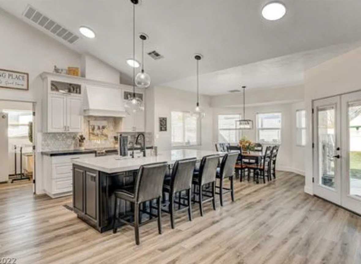 4 bed, 2487 sqft, $2,750 — Photo 3