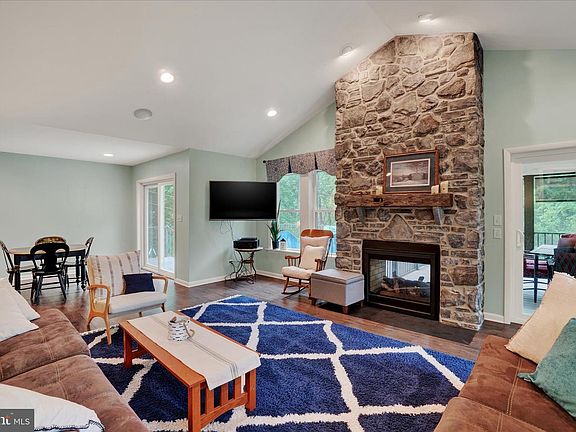 4th image of 537 Miller Rd
