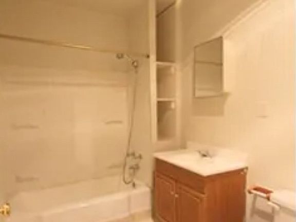 4th image of 366 S Bouquet St #1
