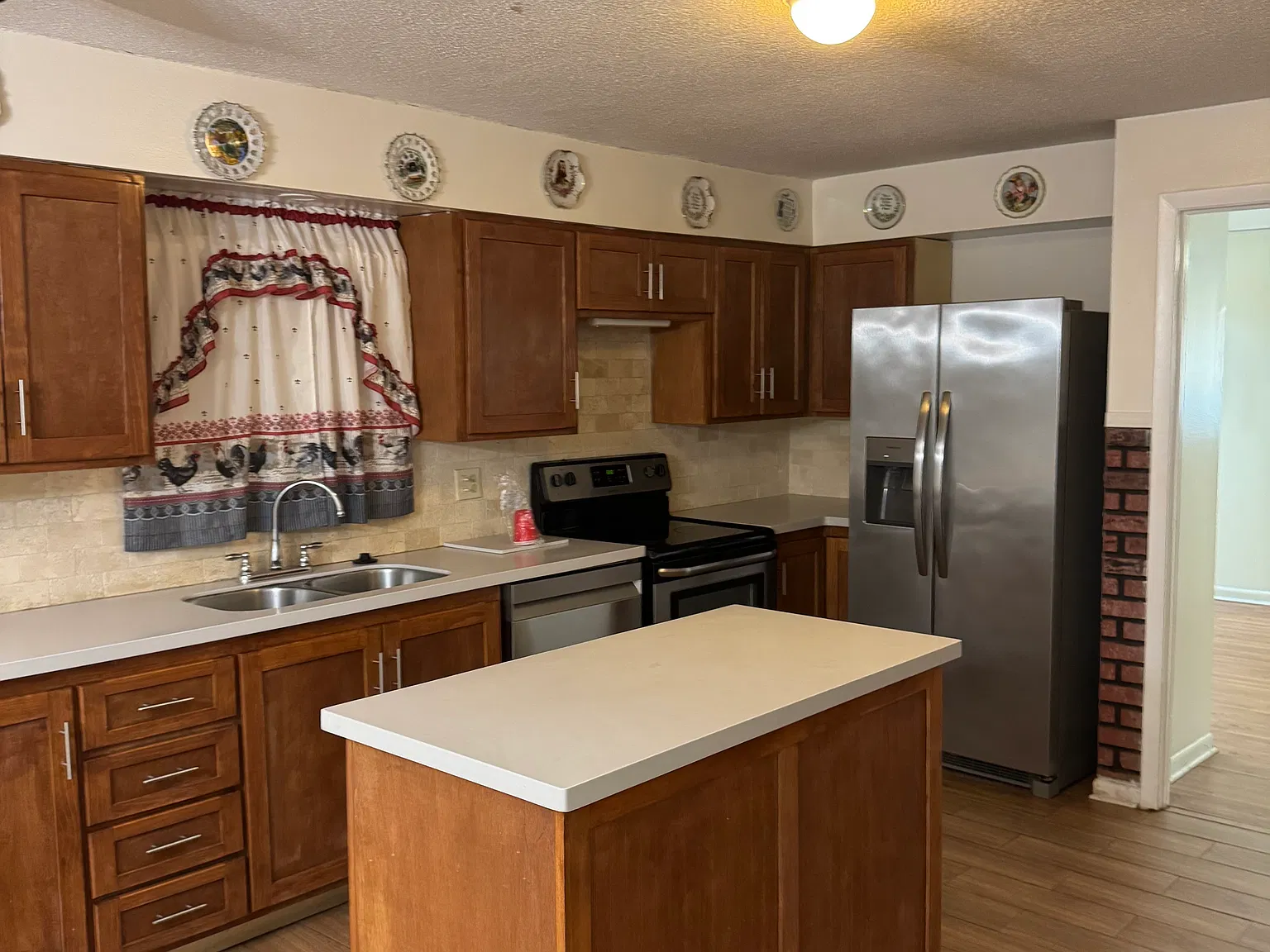 3 bed, 1352 sqft, $1,700 — Photo 4