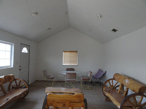 4th image of 138 Marigold Ave