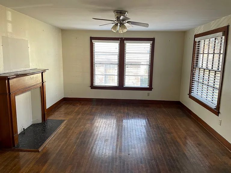 2727 Judson St — Photo 3