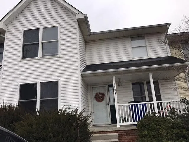 140 Warren St — Photo 1