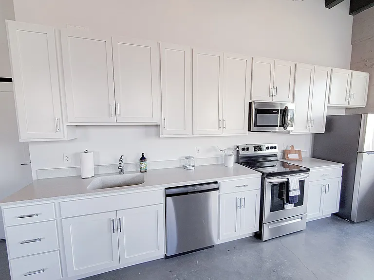 Dahlman Flats — Photo 28