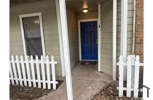 1902 W Loop #A Photo 1