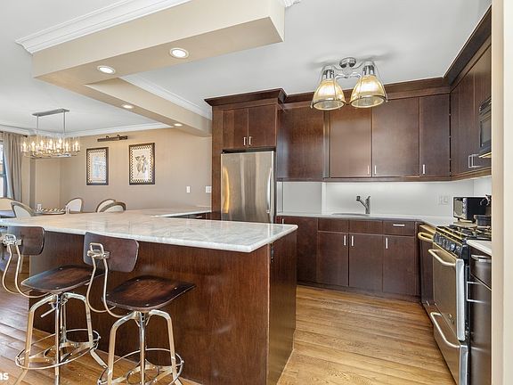 5th image of 333 E 34th St APT 8K
