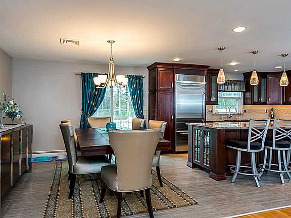 4th image of 18 Parkview Dr