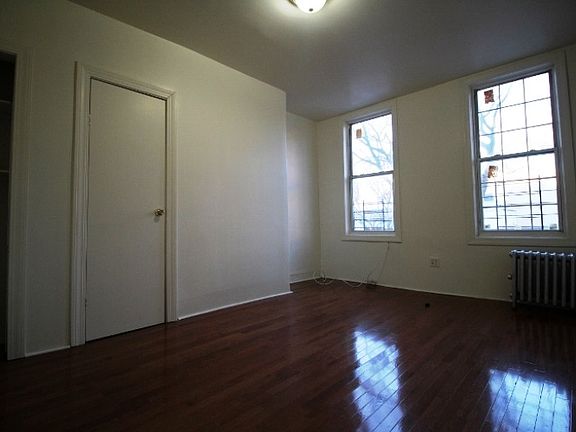 4th image of 246 Howard Ave