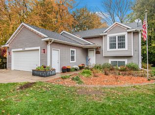 9463 White Pine St, Zeeland, MI 49464