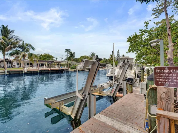 2404 NE 135th St #2404, North Miami, FL 33181