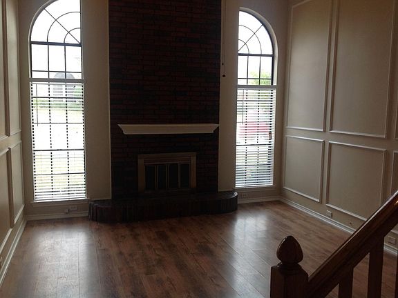 2nd image of 1541 Knollview Ln