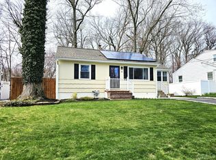 18 Harwin Dr, East Brunswick, NJ 08816