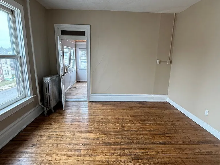 49 W Commerce St — Photo 25
