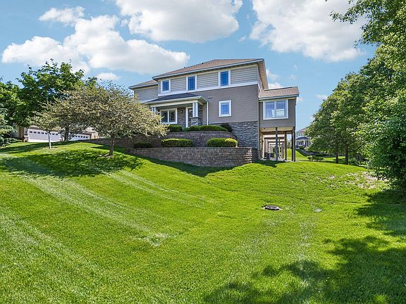 3rd image of 630 Sutherland Dr