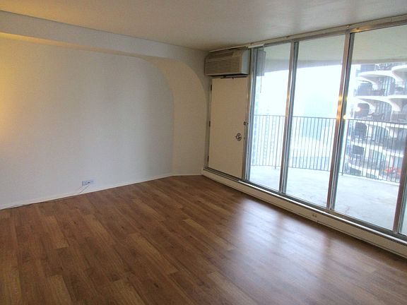 4th image of 323 N Dearborn St #4824