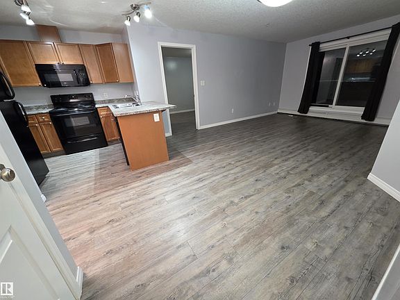 3rd image of 4903 47th Ave #106