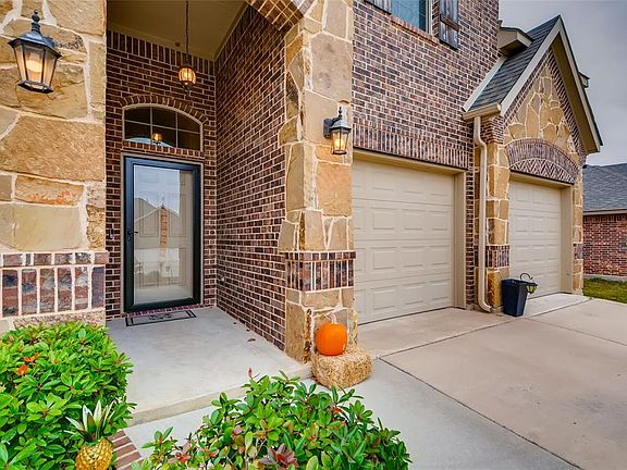 2nd image of 608 Ravenwood Dr