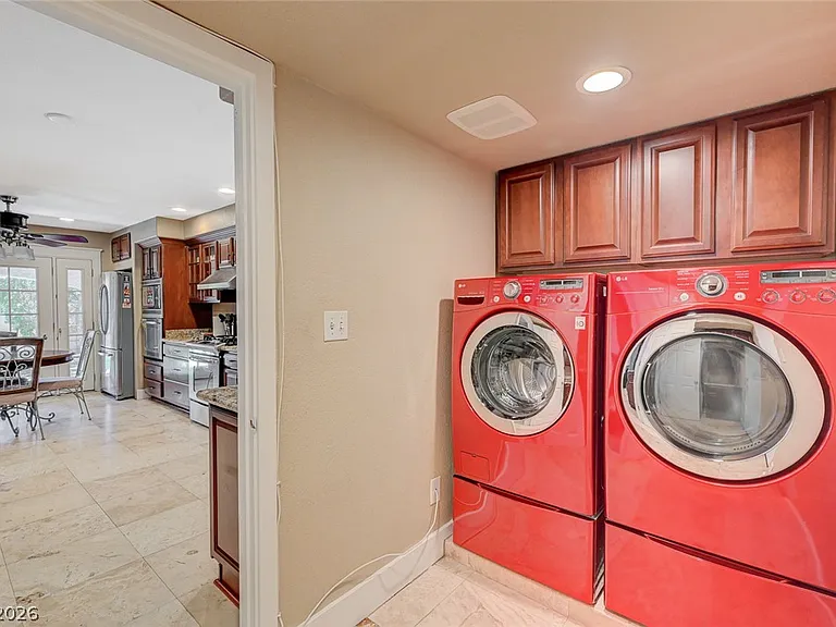 3880 Leisure Ln — Photo 8