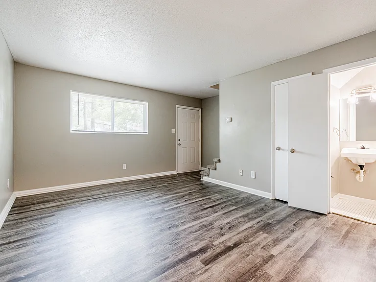 633 Chappell Dr — Photo 8