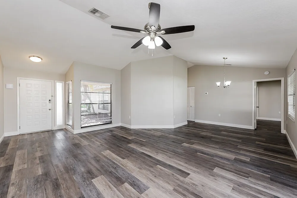 3 bed, 2.0 bath, 1380 sqft, $2,290 — Photo 4