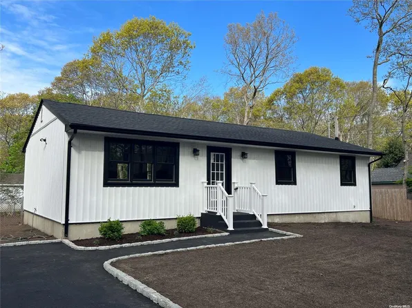 52 Shinnecock Avenue, East Quogue, NY 11942