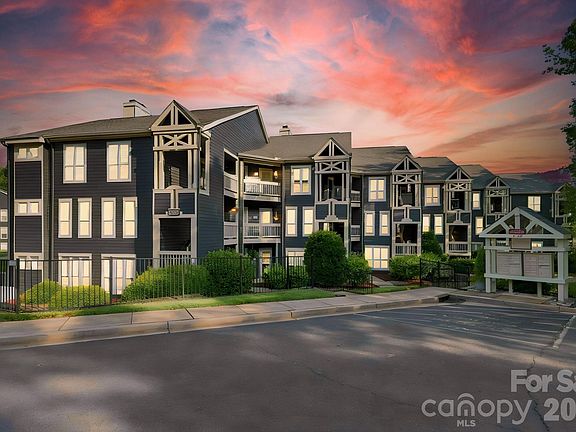 2nd image of 2135 Regatta Ln Unit 303