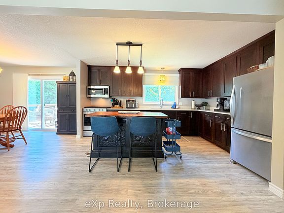 5th image of 160 Westfall Cres