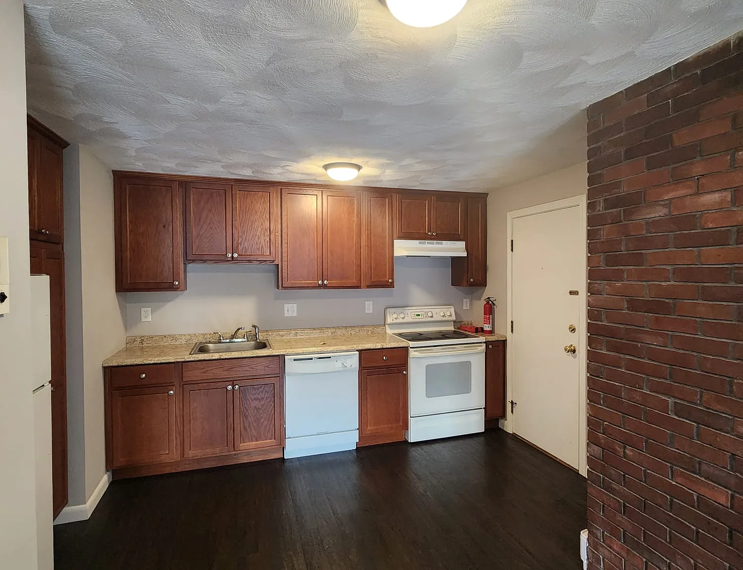 2 bed, 704 sqft, $2,100 — Photo 4
