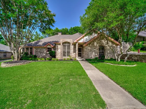 3808 Cambridge Cir E, Bedford, TX 76021