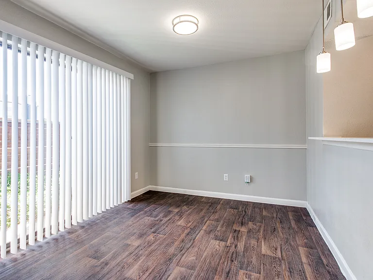 Maxwell Apartments — Photo 33