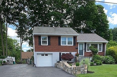 1st image of 14 Tamarack Dr