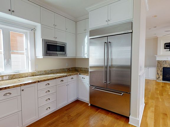 4th image of 429 F Ave