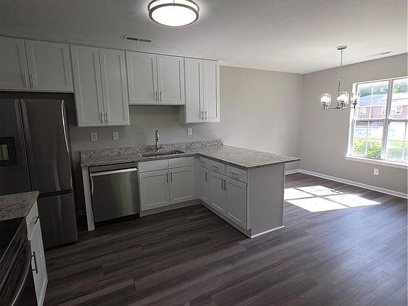 4th image of 1319 Laurel Ave