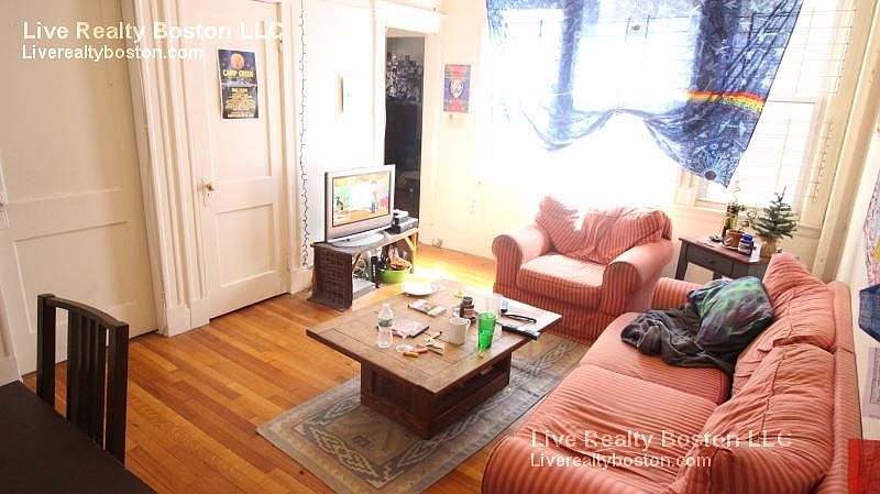 2nd image of 1634 Commonwealth Ave APT 9R