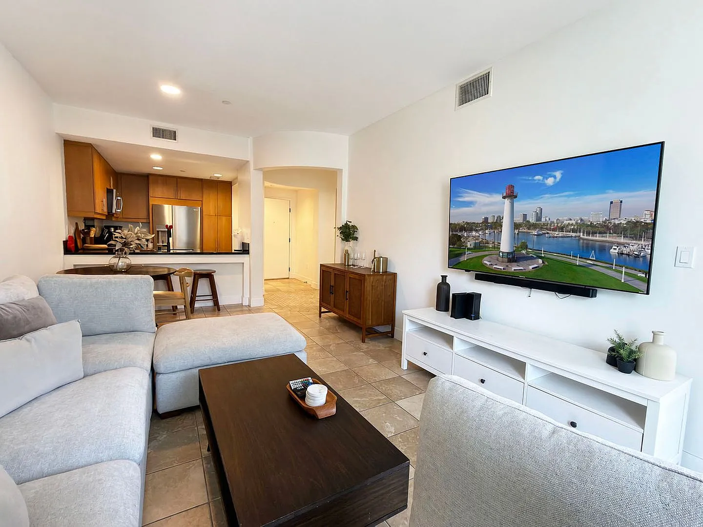 **150 The Promenade N #415 Long Beach** Upstairs Spacious 2 bedroom 2 bath — Photo 2