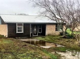 1210 W Cleveland Ave, Seadrift, TX 77983