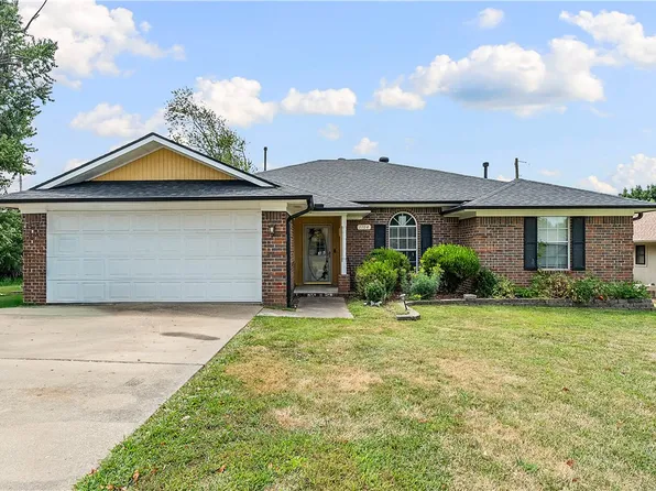 1704 S 22nd St, Rogers, AR 72758