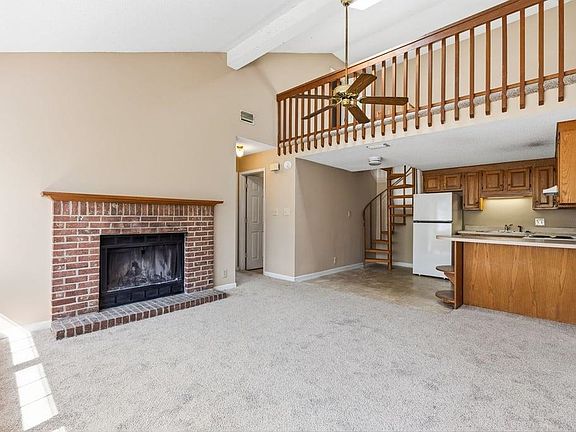 3rd image of 1205 Tiffany Ln. #C
